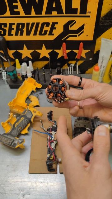 Франкенштейн обернулся шуруповертом DeWALT DCD800 #tools #деволт #dewalt #черножелтый