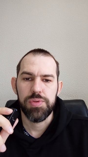 я жил и работал на кухне в темноте