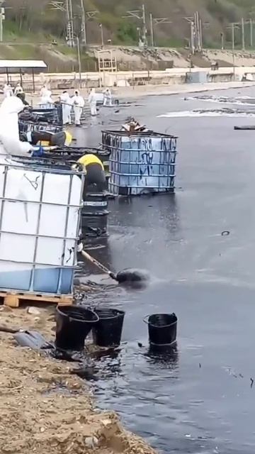 Туапсе. Пожар на морском терминале потушен, но нефть попала в море, фракция мазута достигает толщины