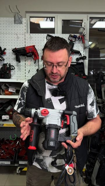 Перфоратор — незаменимый помощник для всех, кто занимается ремонтом или строительством.