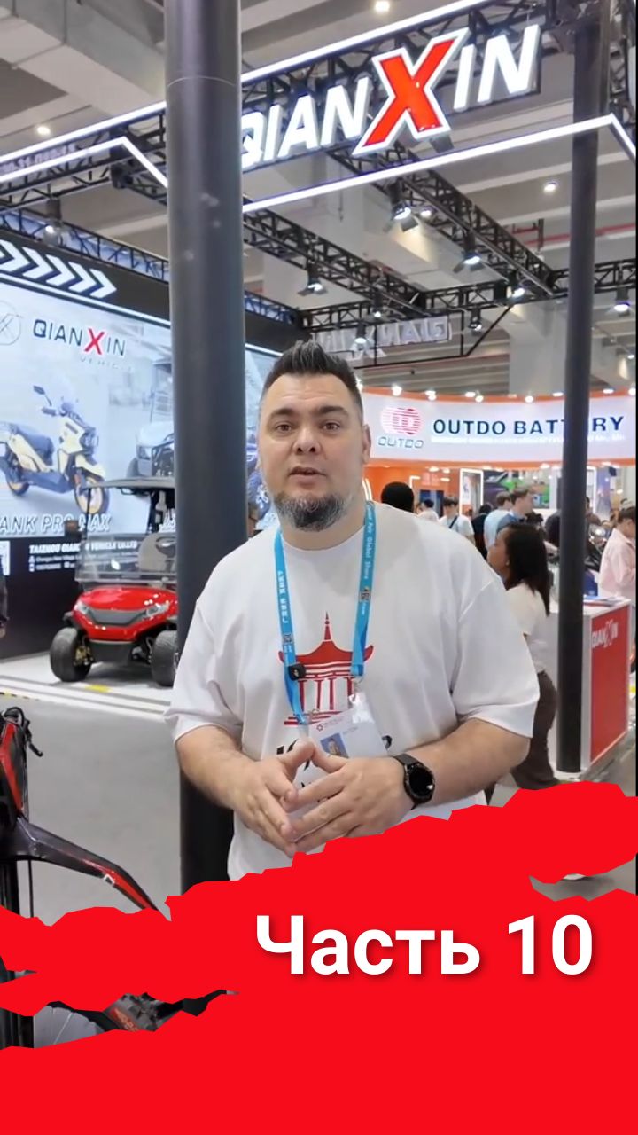 Мотозавр продолжает свой путь по кантонской выставке в Гуанчжоу, Китай