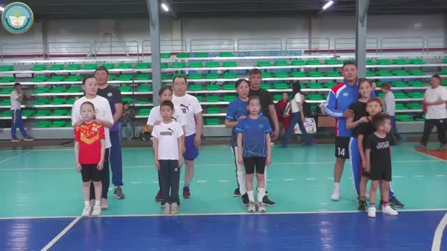 Ийэм Аҕам уонна Мин спортивнай дьиэ кэргэн