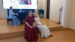 Александров, Дуэт Софьи и Яринки из оперетты "Свадьба в Малиновке"-поют Е. Осипенкова и Д. Васильева