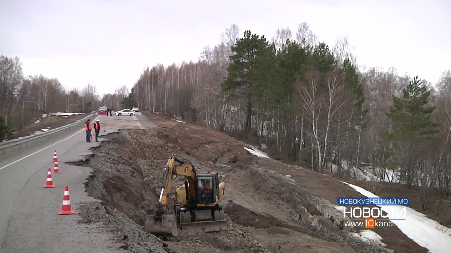 Движение идёт. Но пока не транспорта а грунта