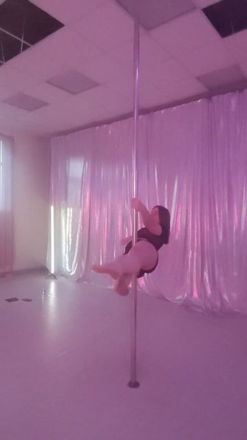 обожаю это вид спорта. вайб, атмосфера! в самое сердечко. 
#режимспорт #спорт #танцынапилоне #полдан