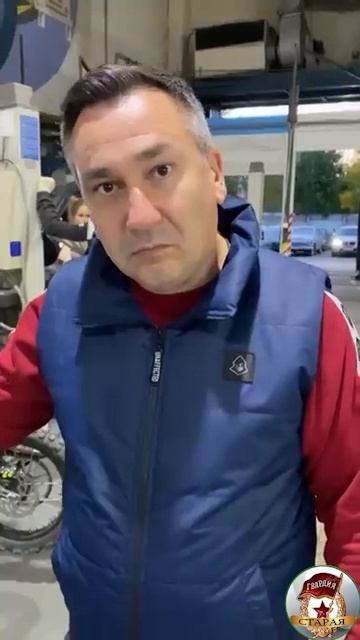 Блондинка в автосервисе.25