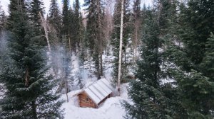 УРАГАННЫЙ ВЕТЕР ЗАСТАЛ В ТАЙГЕ. СТРОЮ ИЗБУ В ДВЕ РУКИ. СПРЯТАТЬСЯ И ОБОГРЕТЬСЯ ОТ СНЕЖНОЙ БУРИ.