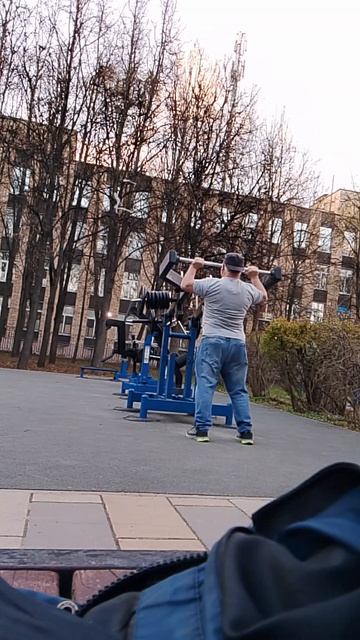 Спорт сегодня в парке.