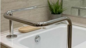 Установка ручки (поручня) на стену ванной комнаты.