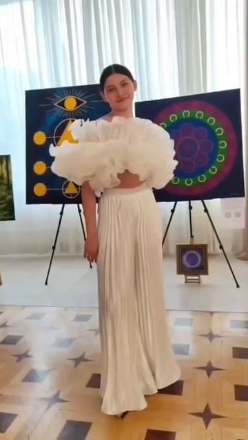 КАРТИНЫ ХУДОЖНИКА ЕЛЕНЫ ГРОХОВИЦКОЙ на неделе моды GEO FASHION WEEK ОТ ЛЕГЕНДАРНОГО ПОРТАЛА GEOMETRI