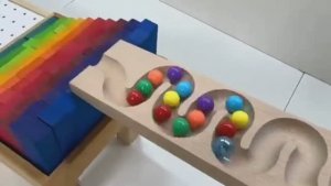 Увлекательное видео для детей. Яркие шарики катятся. Мультики про шарики.