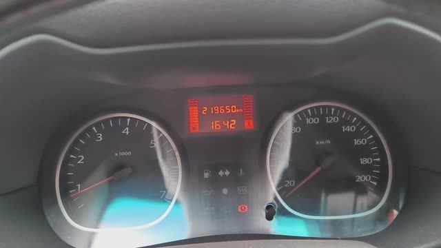 Брешет один из температурных датчиков на Дастере - 2