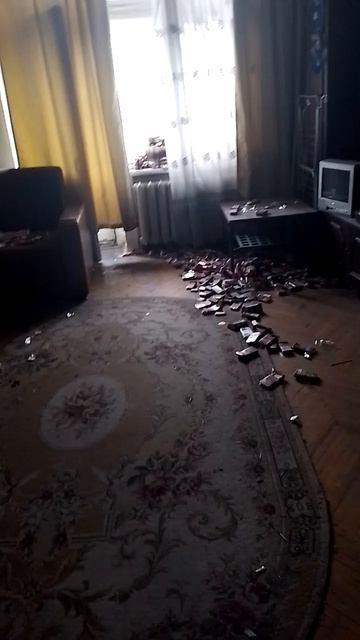 Сосед по коммуналке - плохой пример моему сыну! Помогите уехать! Сбер 5336690144598952