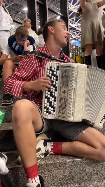 Поддержал пассажиров! #баянист