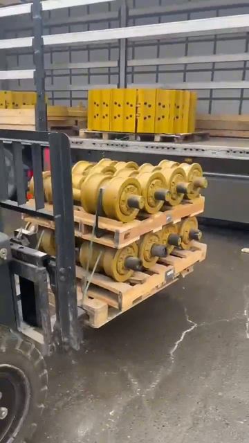 Запчасти для ходовой Liebherr PR754: гусеницы, катки, ленивец — всё в наличии!