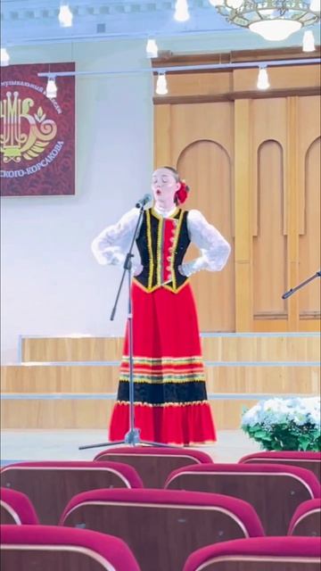 рассыпала маланья бобы