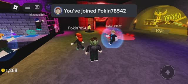 Играю в безумный лифт ,с подругой набрали по 10000 монет.