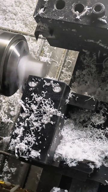 Обработка направляющей втулки податчика прутка на токарном станке с ЧПУ.