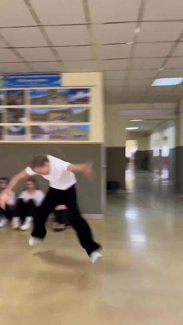 Брейк Денис в школе