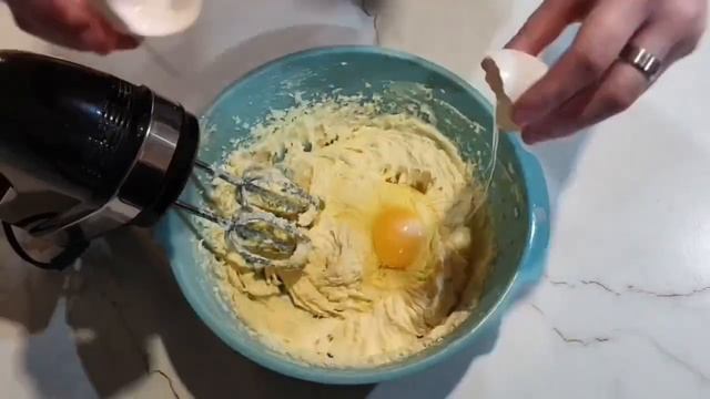 Лёгкий и быстрый рецепт кексов с изюмом!