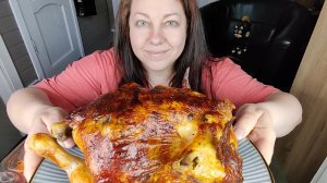 Мукбанг Курёнок гриль, морковь по-корейски, маффин, компот.