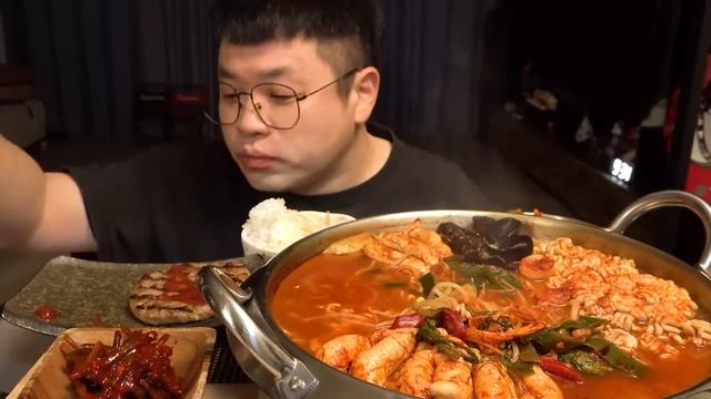 Мукбанг. Корейцы едят на камеру. 🍔 фастфуд