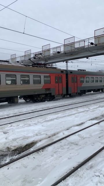 электропоезд ЭД4М-0292 прибывает на ст.Иня Восточная