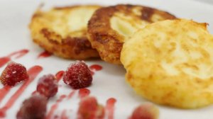 Сырники с манкой на сковороде (без муки, просто обвалять) - простой рецепт, отменный вкус!