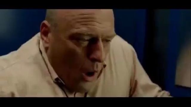 Момент из сериала во все тяжкие хэнк лысый мужчина в лифте падает задыхается теряет сознание