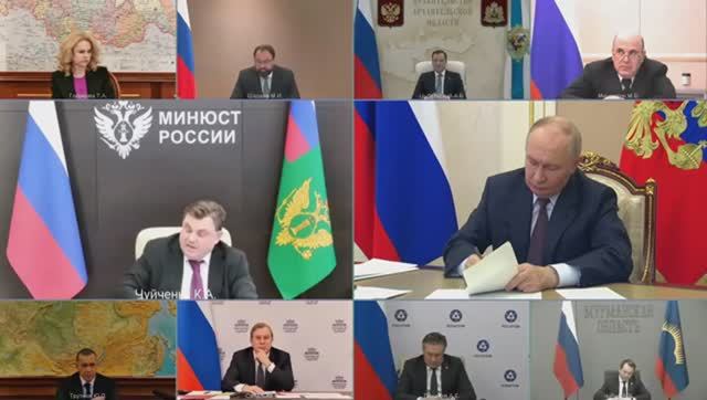 Владимир Путин по видеосвязи провёл совещание с членами Правительства России.