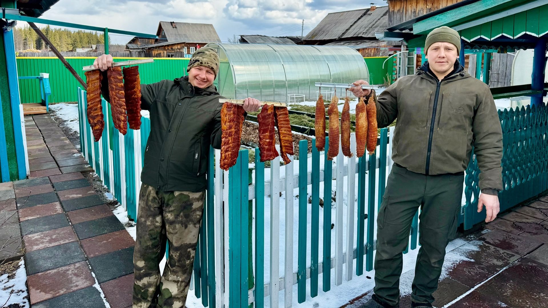 ГОТОВИМ ДОМАШНИЕ ДЕЛИКАТЕСЫ. КУПИЛИ СЕРЁГЕ НОВЫЙ ТРИЦИКЛ. ТОПИТ ОГРАДУ, ОТКАЧИВАЕМ ВОДУ.