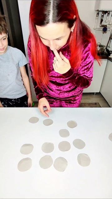 Найди цифры
#семья #семьямедведевых #медведевы #игрысдетьми #игрысдетьмидома #челлендж #юмор