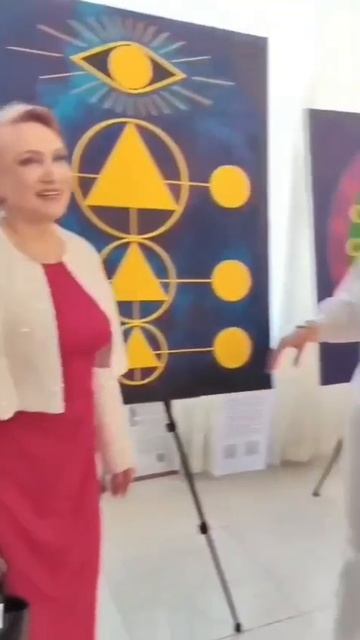 КАРТИНЫ ХУДОЖНИКА ЕЛЕНЫ ГРОХОВИЦКОЙ на неделе моды GEO FASHION WEEK ОТ ЛЕГЕНДАРНОГО ПОРТАЛА GEOMETRI