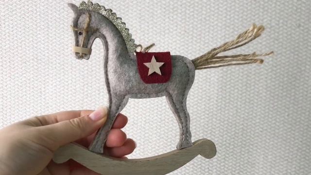 Ёлочная игрушка ЛОШАДКА-КАЧАЛКА АББОТ, белая, дерево, текстиль, 15 см, GR9121280-3