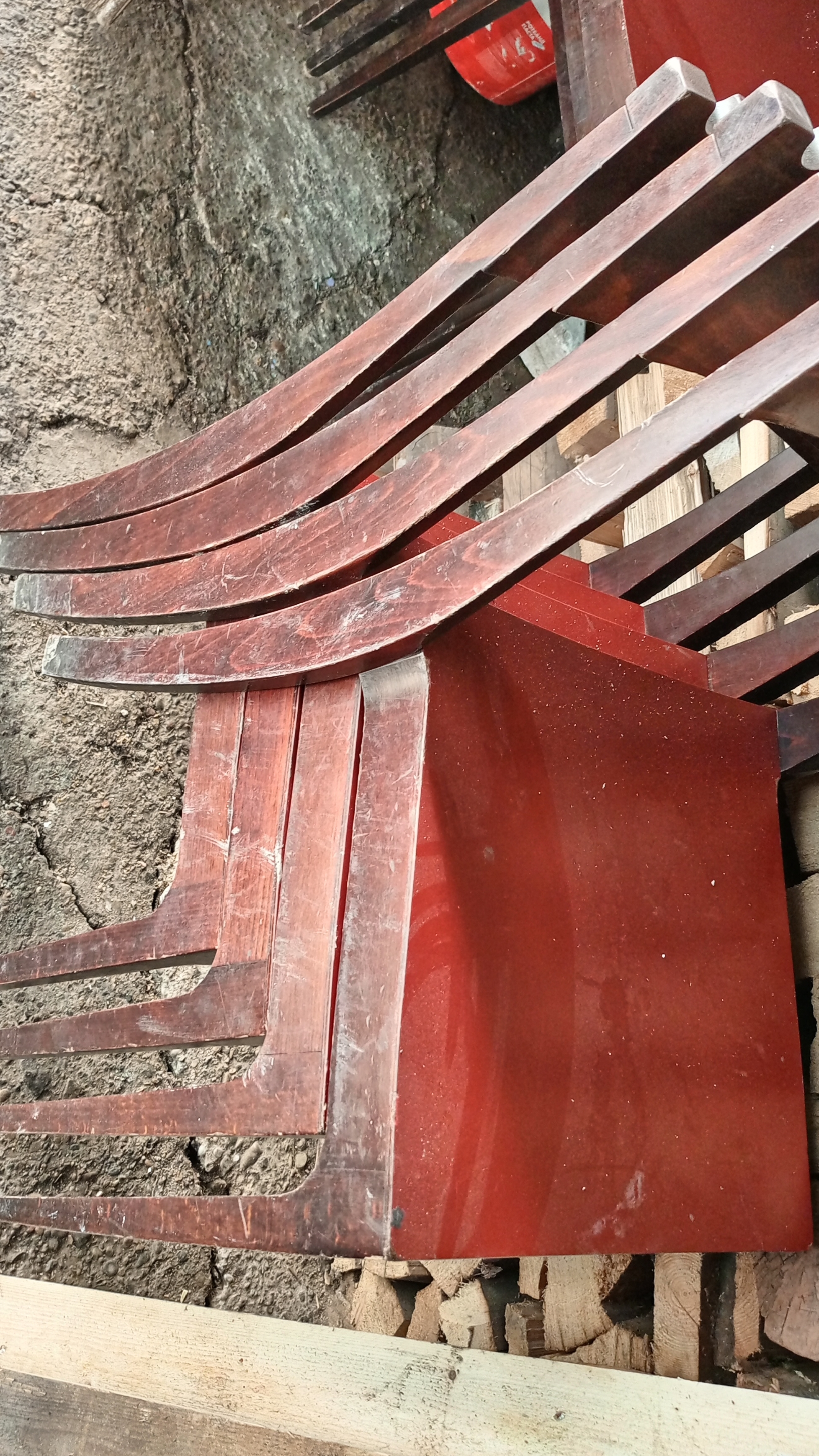 старые стулья по символической цене