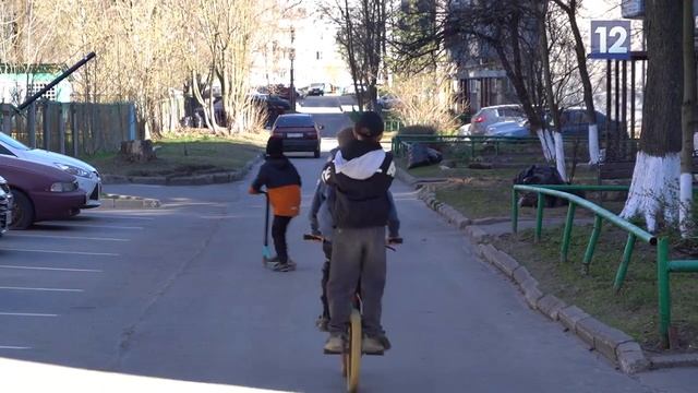 СВЕТЛЫЙ ДВОР