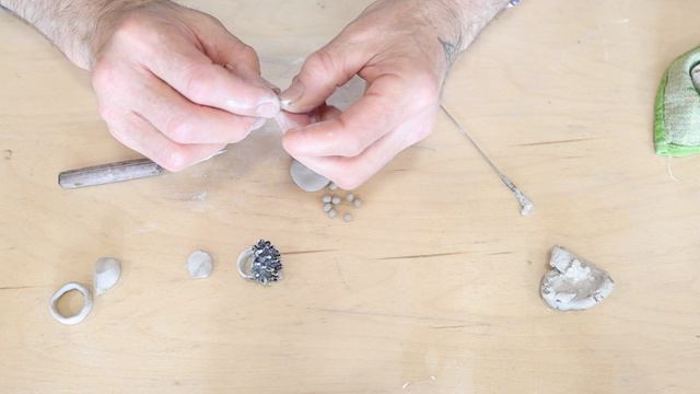 Я подарю тебе фарфоровое колечко.