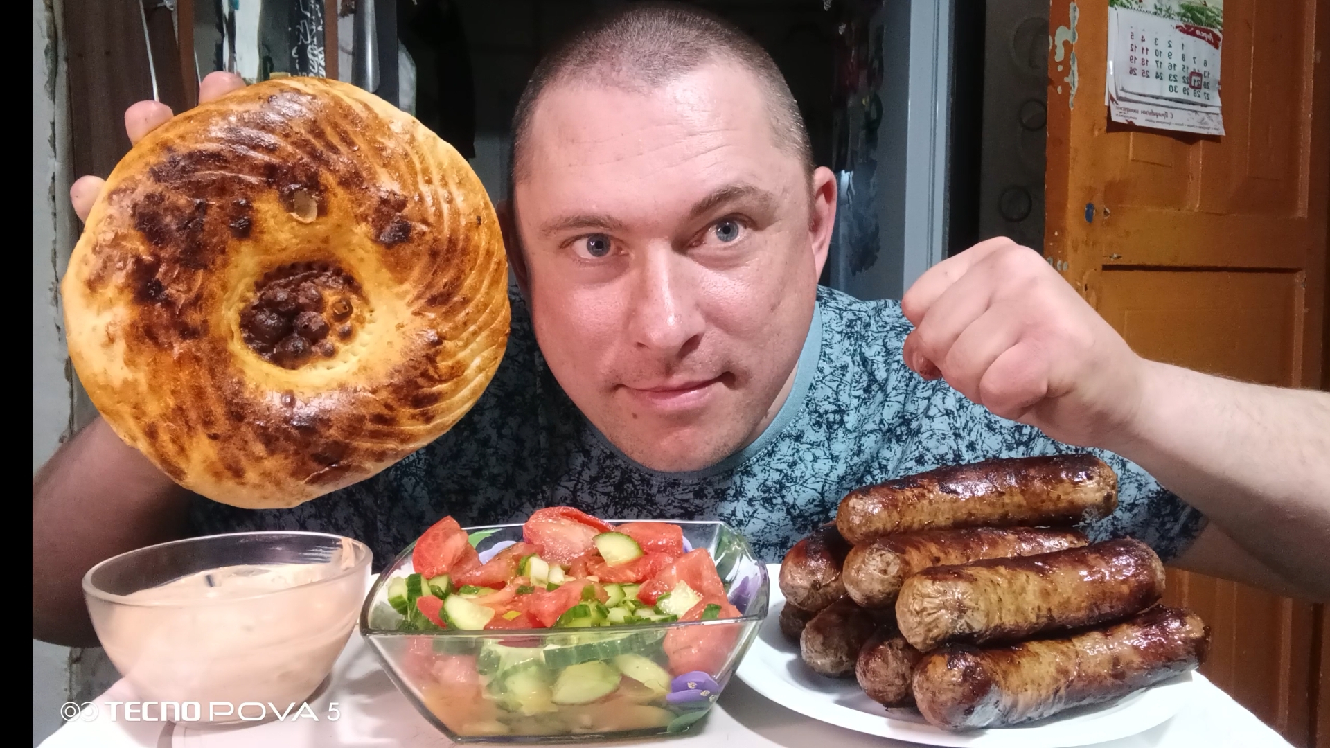 Мукбанг/Вкусняшки/Купаты жареные на мангале, овощной салат/