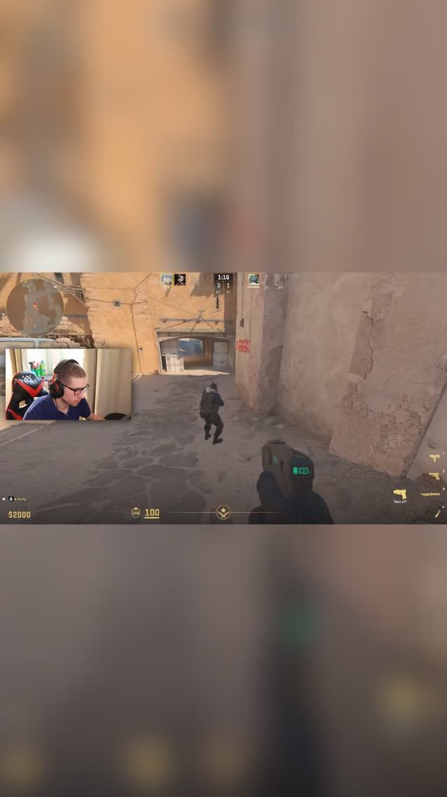 Спрятался маленький😁