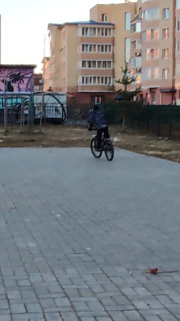 Научился кататься на велосипеде!!!