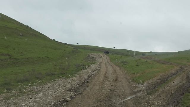 Бешбармак, это не блюдо, а священная гора в Азербайджане, по бездорожью добирались