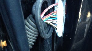 Mazda 3 bk Установка автодоводчика стекол часть 1 прокладка проводов в дверь автомобиля