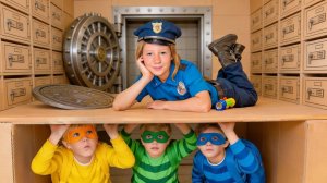 Настя с друзьями участвуют в полицейской погоне