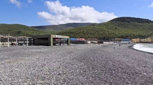 Пляж Сукко 25 апреля, плюс 17 воздух, море, солнце, ветер, волны. Показывает Дмитрий Сорвенков.