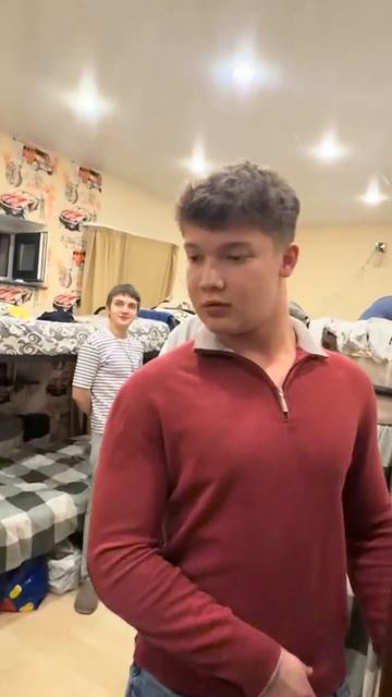 Костя разговаривает с зеркалом в Rehab ЛАЙФ РЕХАБ