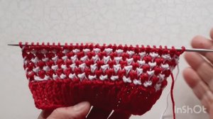 Двуцветный узор спицами.