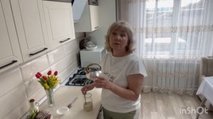 С утра в теплицу// на завтрак яичница с колбасой// поставила тесто на пирожки//🤗😋🌺