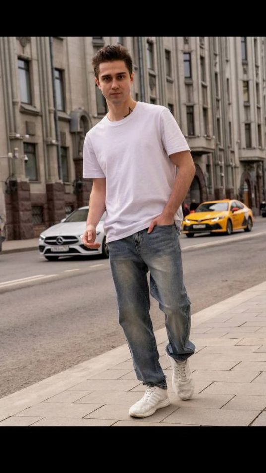 Эти джинсы выглядят на 10К стоя в разы меньше