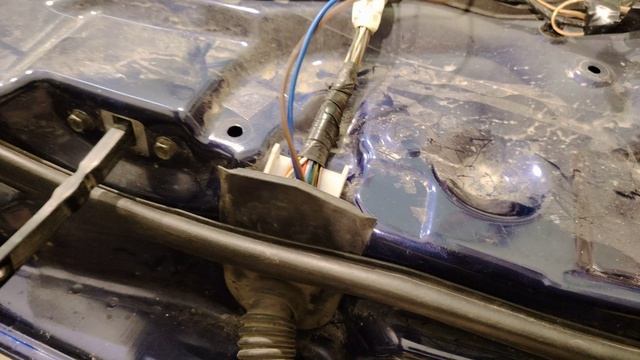 Mazda 3 bk Установка доводчика стекол часть 1 прокладка проводов в дверь автомобиля