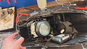 Audi A5 2008. Замена стекл фар.